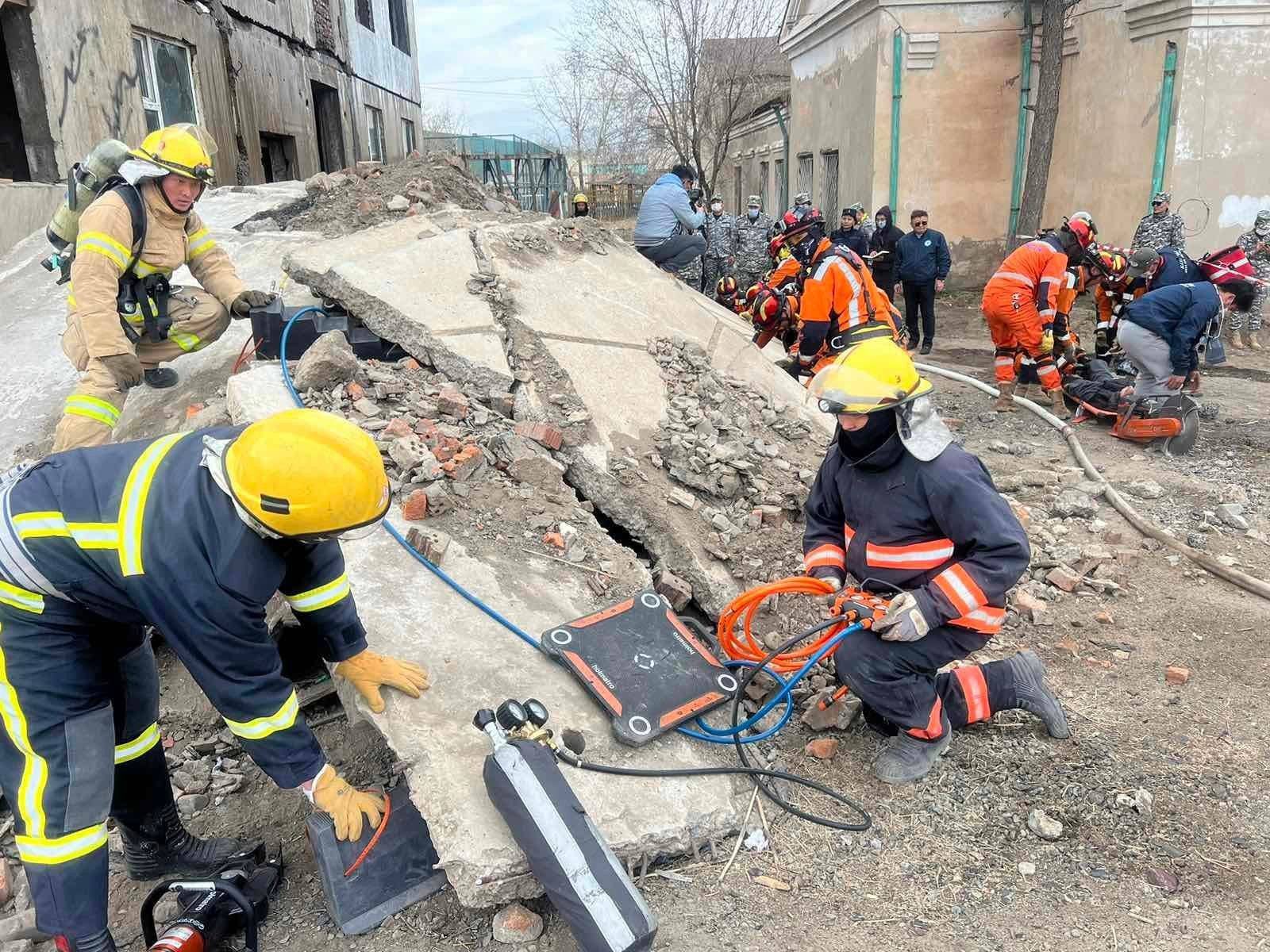 Газар хөдлөлтийн үеийн дуурайлган үзүүлэх дадлага сургууль зохион байгуулав